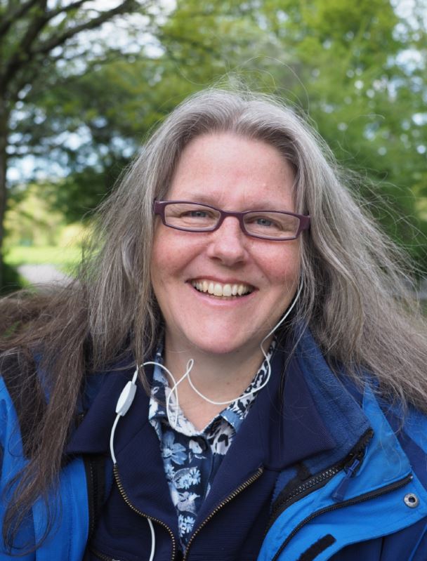 Susanne aan de telefoon